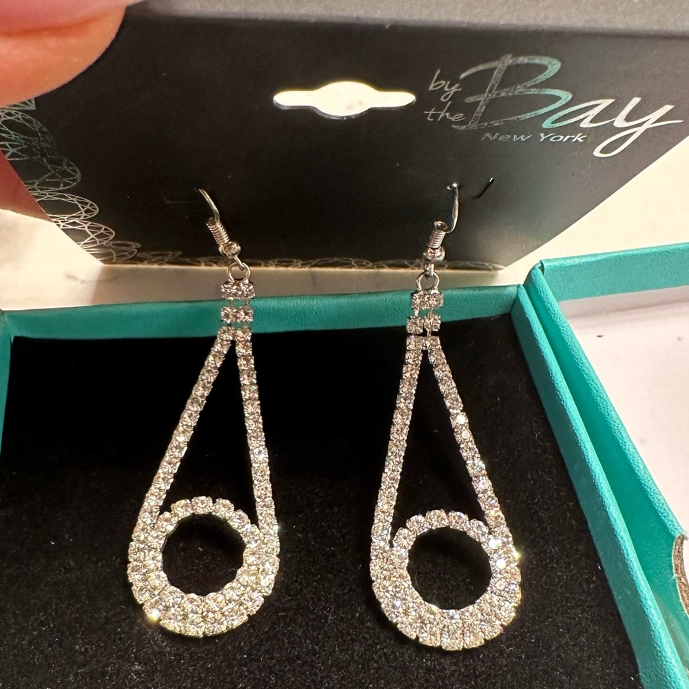 Dangle earrings - Picture 3 of 3